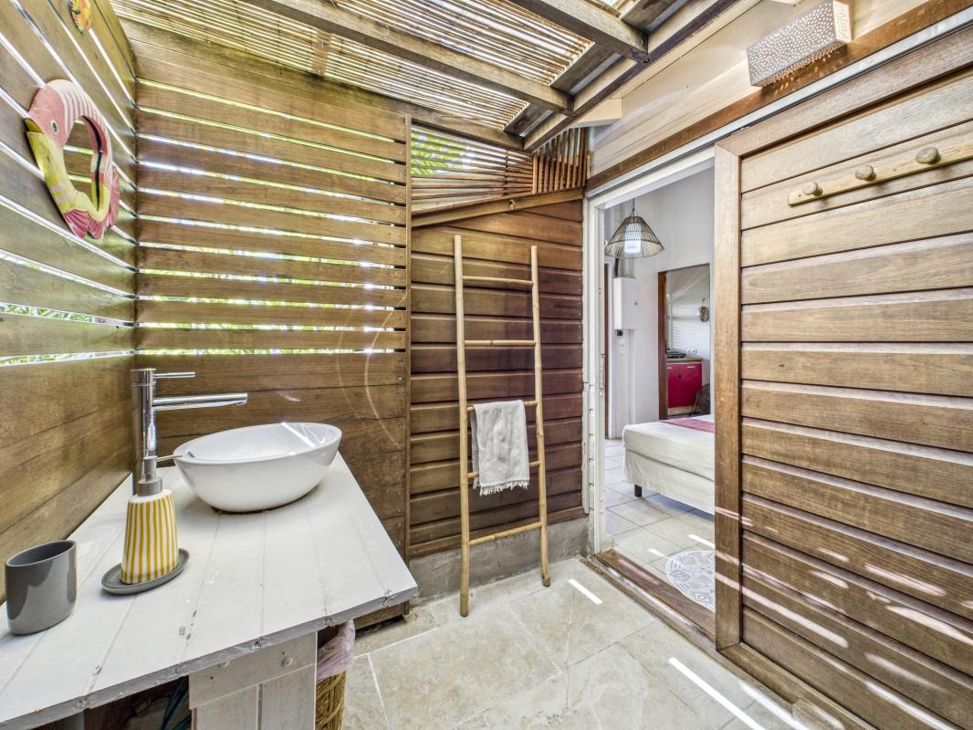 29.Location Villa piscine Deshaies Guadeloupe_Chambre 2 vue mer